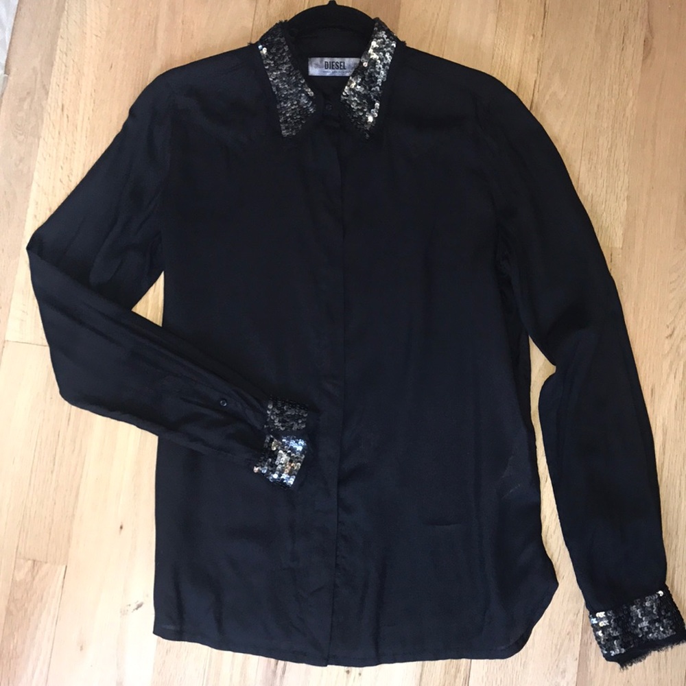 Women's dressy shirt w/ sequin collar and cuffs.